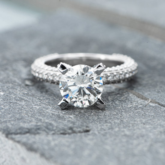 Solitaire ring met één briljant geslepen diamant