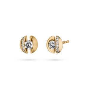 Design oorstekers Calla met in het midden één briljant geslepen diamanten