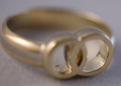 Trouwringen getransformeerd tot één ring