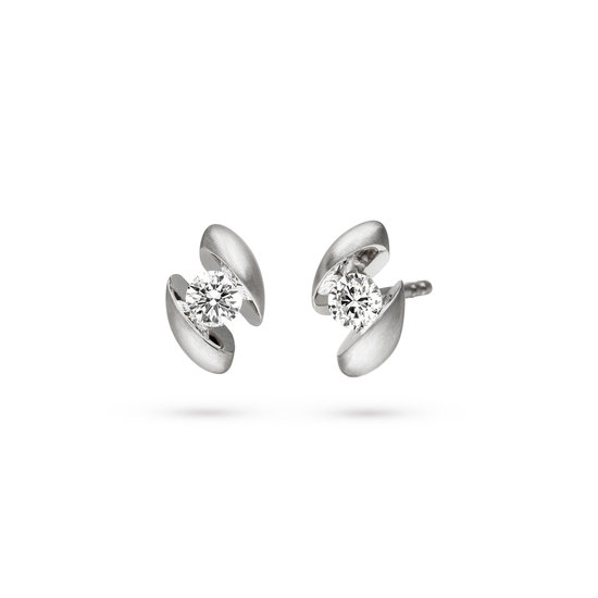 Design oorstekers Calla met één briljant geslepen diamanten
