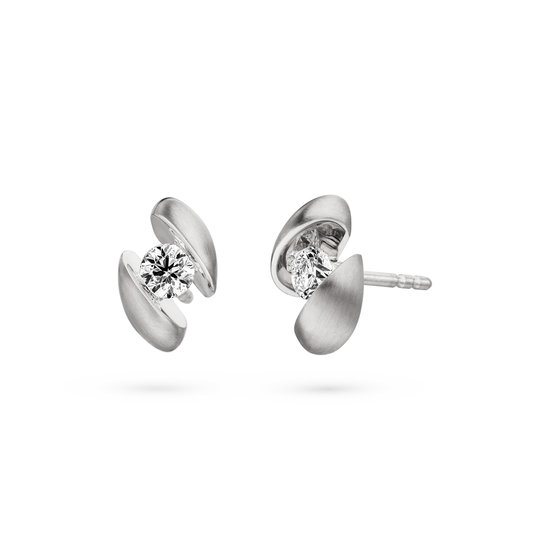 Design oorstekers Calla met één briljant geslepen diamanten
