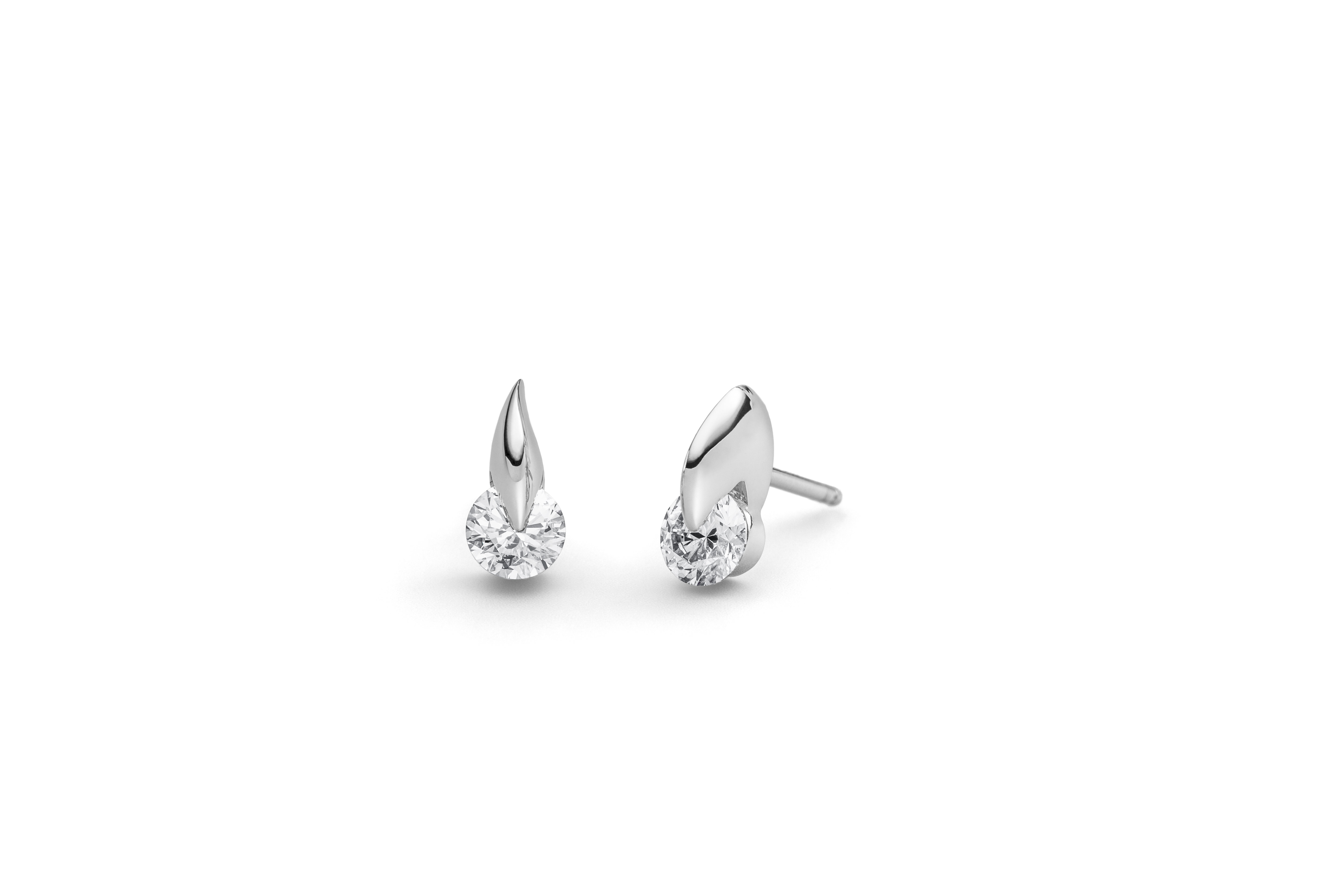Design oorstekers Liberté met één briljant geslepen diamant.