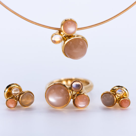 18 karaats rosé gouden oorstekers Tremolo met maansteen en prasioliet