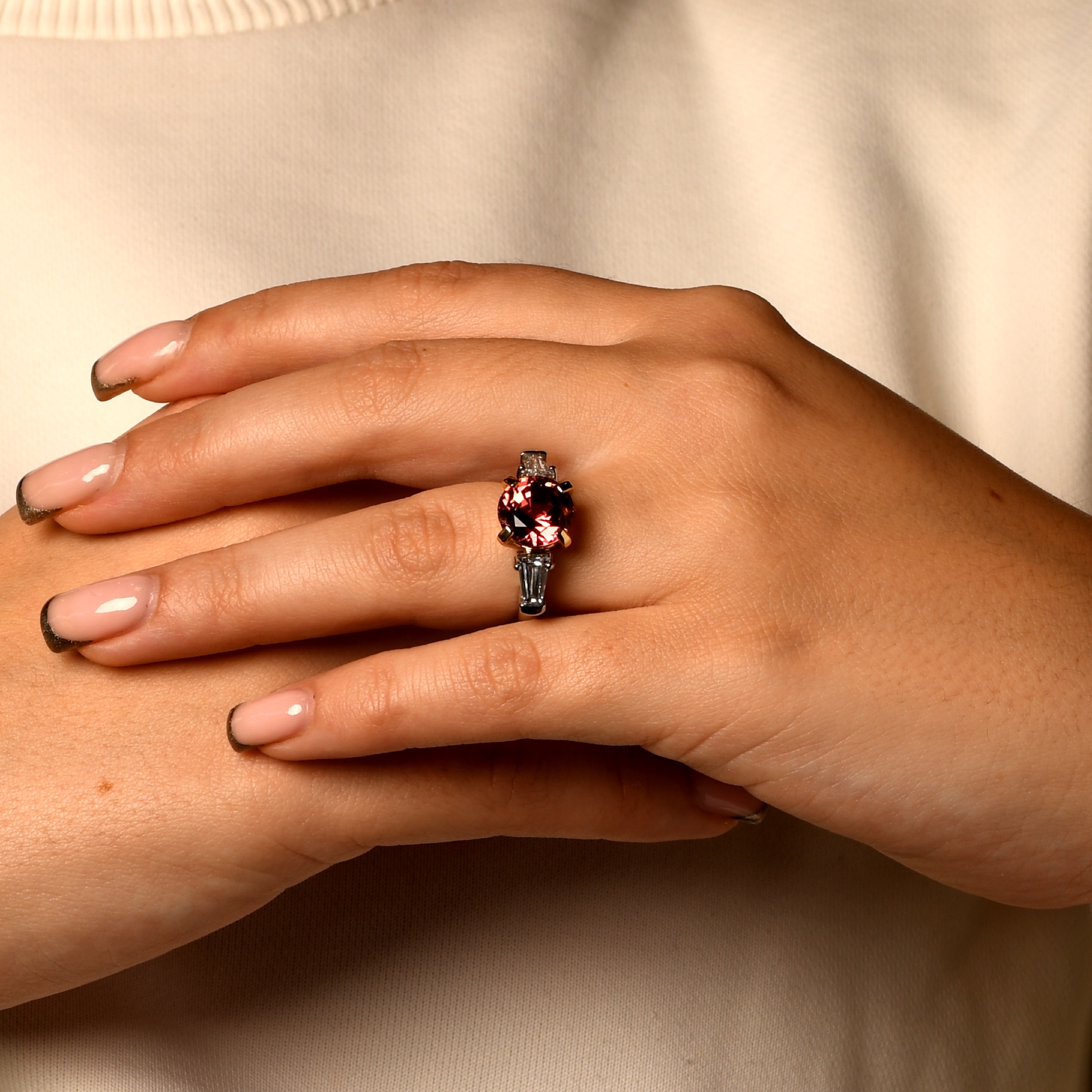 Bicolor ring met toermalijn en diamanten