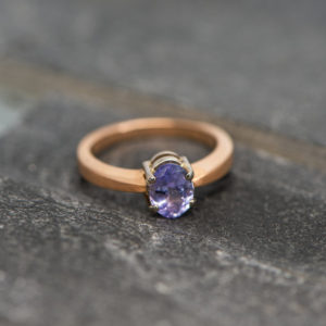 Roségouden solitairering met tanzaniet 0,95ct