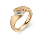 Design ring Calla met één smaragd geslepen diamant