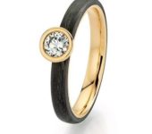 Abrikoos gouden verlovingsring met carbon en één briljant geslepen diamant