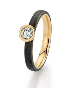 Abrikoosgouden solitairering met carbon 0,25ct