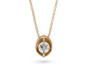 Design collier Liberté met één briljant geslepen diamant.