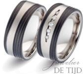 Titanium met carbon Trouwringen met vijf briljanten