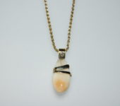 14 karaats geel gouden hanger uit eigen atelier getransformeerd van tweeTrouwringen
