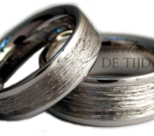 Platina trouwringen met expressieve structuur