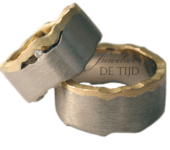 TrouwringenBi-color geel/wit goud met briljant geslepen diamant