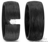 carbon Trouwringen 8mm breed met 0,15crt briljant geslepen diamant