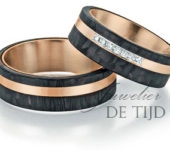 Rood goud met carbon Trouwringen en 7 briljant geslepen diamanten 7mm breed