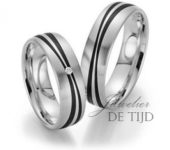 Wit gouden met carbon Trouwringen en 1 briljant geslepen diamant 6mm breed