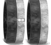 Titanium met carbon Trouwringen 8mm breed met 2 briljant geslepen diamanten
