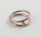 Fairtrade 14 karaatsBi-color geel met wit Gouden Trouwring met briljant geslepen diamant