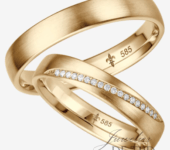 Geel gouden Trouwringen met 18 briljant geslepen diamanten