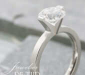 Princess platina solitaire ring met 1,80ct briljant geslepen diamant