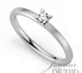 Amatis verlovingsring platina met één briljant geslepen diamant