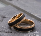 Rood gouden met carbon Trouwringen 6mm breed