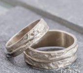 Grijs gouden Trouwringen model Levensloop, 6 en 8mm breed