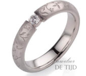 Flora rozenring 4mm breed met 0,10ct briljant geslepen diamant