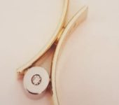 Trouwring getransformeerd tot hanger met briljant geslepen diamanten
