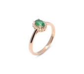 Geelgoud entouragering met smaragd 0,38ct
