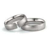 Titanium trouwringen met carré diamant