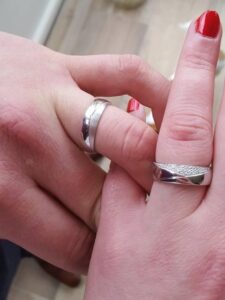 Bruiloft van Bente & Mark – trouwringen De Tijd