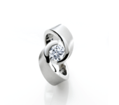 Platina ring ”De omarming”