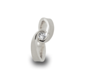 Witgouden ring ''De omarming''