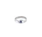 Witgouden ring met saffier