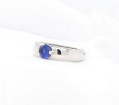 Witgouden ring met saffier