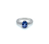 Platina ring met saffier