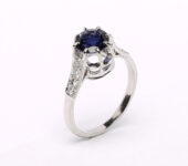 Witgouden ring met ioliet en briljanten
