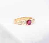 Geelgouden ring met robijn en briljanten