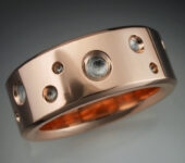 Roségouden ring met meteorietkraters