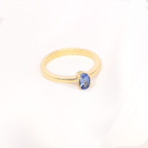 Fairmined gouden ring Emily met onbehandelde saffier 0,60ct