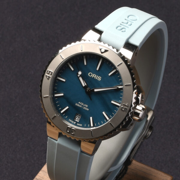 Oris Aquis Date Aegaen Blue