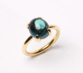 Geelgouden ring met London Blue topaas