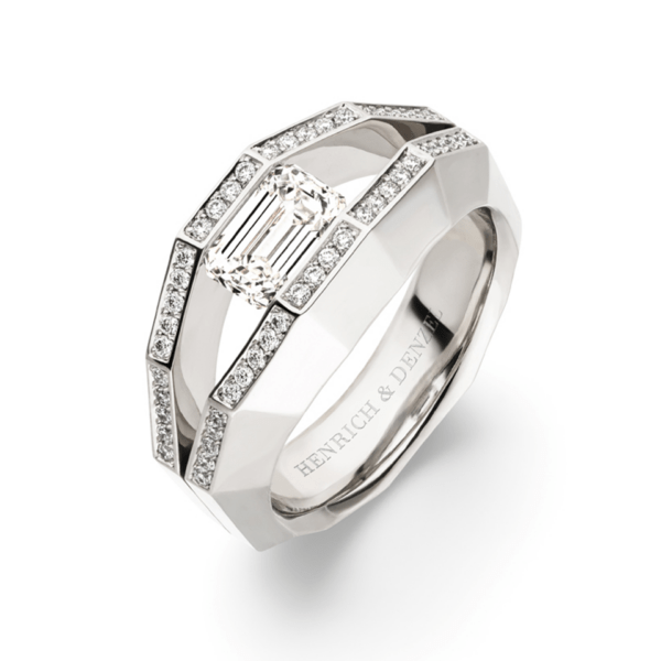 Platina950 Tensio Space ring met een baguette geslepen diamant