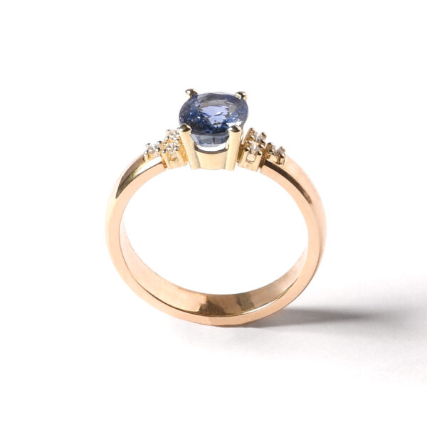 Geelgouden ring met saffier en diamant