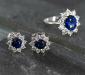 Set witgouden entourage oorstekers 2,38ct