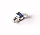JRR0087W Witgouden ring met saffier