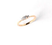 Geelgouden ring met drie briljanten