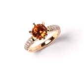 Geelgouden ring met mandarijngranaat