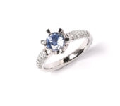 Platina ring met saffier